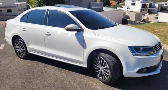 VOLKSWAGEN JETTA 2.0 TSI HIGHLINE 200CV GASOLINA 4P TIPTRONIC VOLKSWAGEN JETTA 2.0 TSI HIGHLINE 200CV GASOLINA 4P TIPTRONIC
